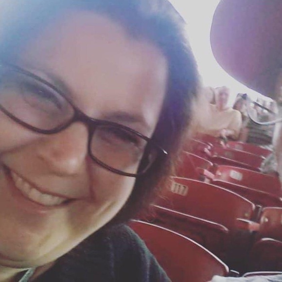 Meet Your Posher, Vicky - Picture 1 of 3